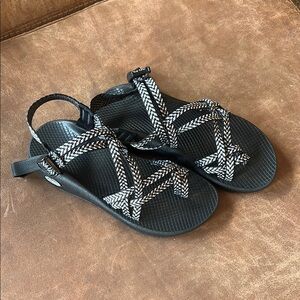 LIKE NEW Chacos Women’s 9